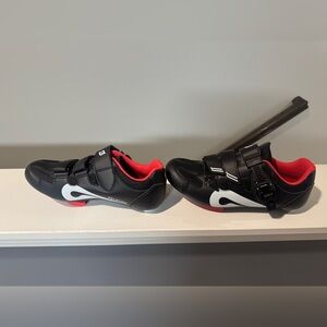 Never worn Peloton Bike Shoes size 40/9
